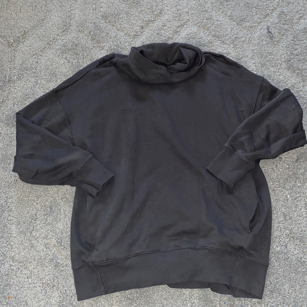 Grey aerie turtle neck sweatshirt
